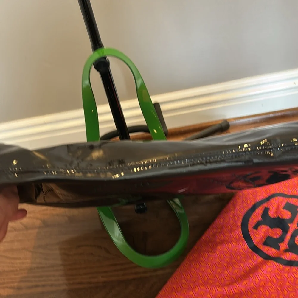 Tory Burch patent tote bag - Picture 8 of 15